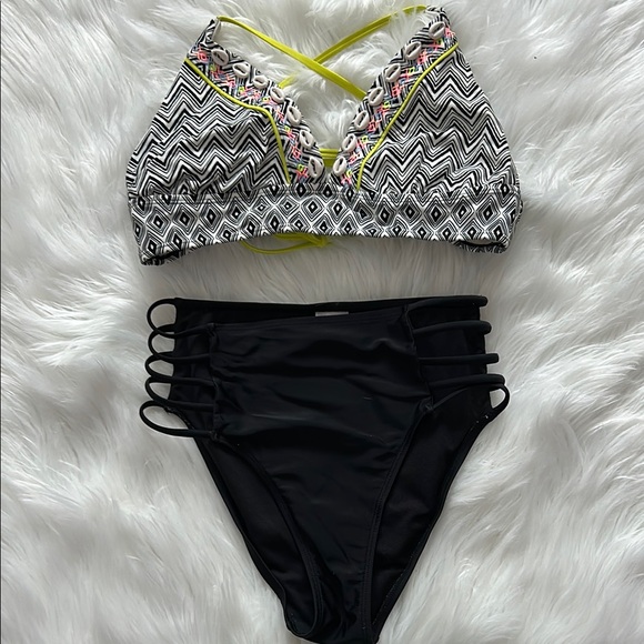 Xhilaration Black and White Bikini Set - Picture 1 of 5